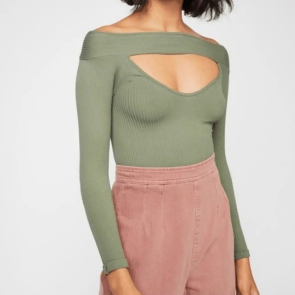 Intimately Free People Find Me Cut Out Off Shoulder Ribbed Top green size M / L